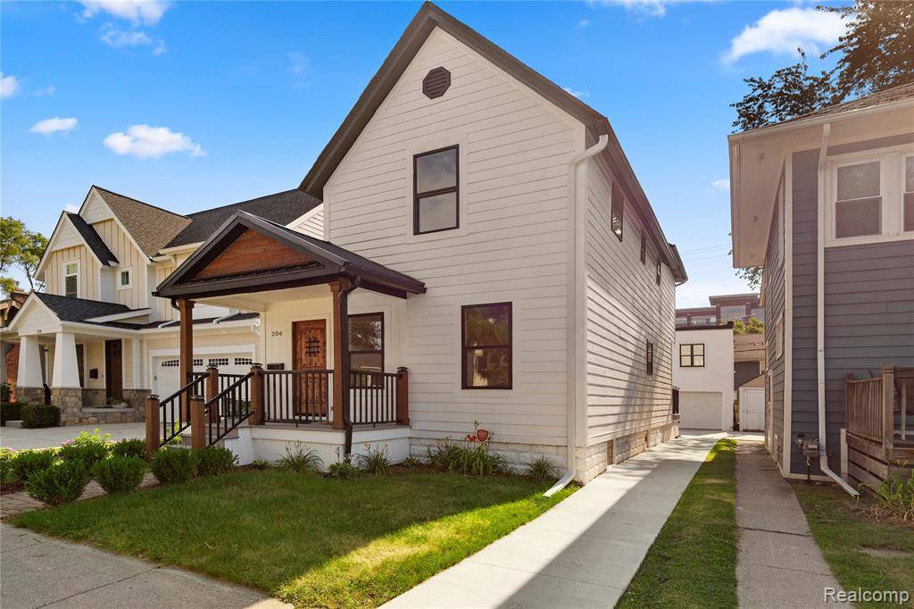 Royal Oak, MI 48067,206 N Washington Avenue