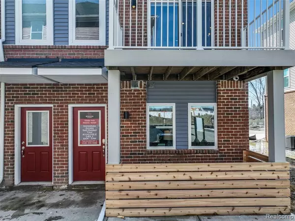 Troy, MI 48085,735 Canterbury Lane