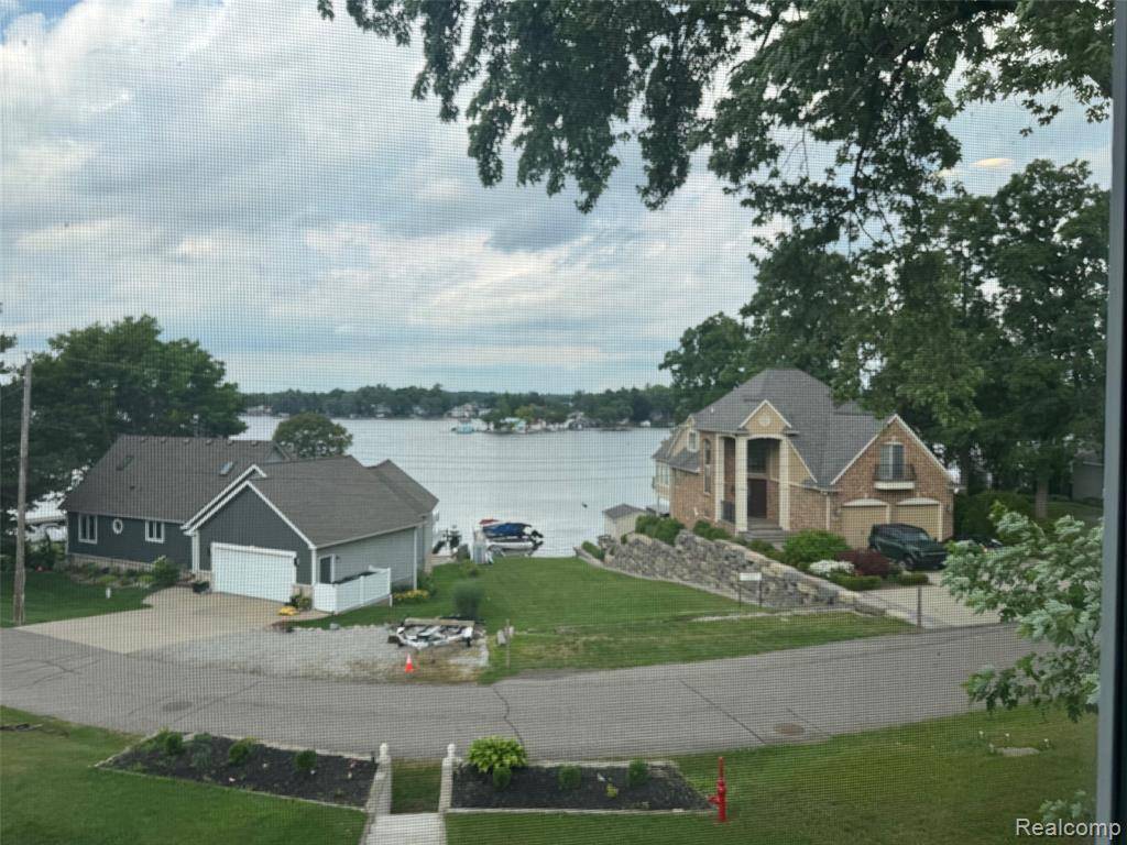 Lake Orion, MI 48362,677 King Circle