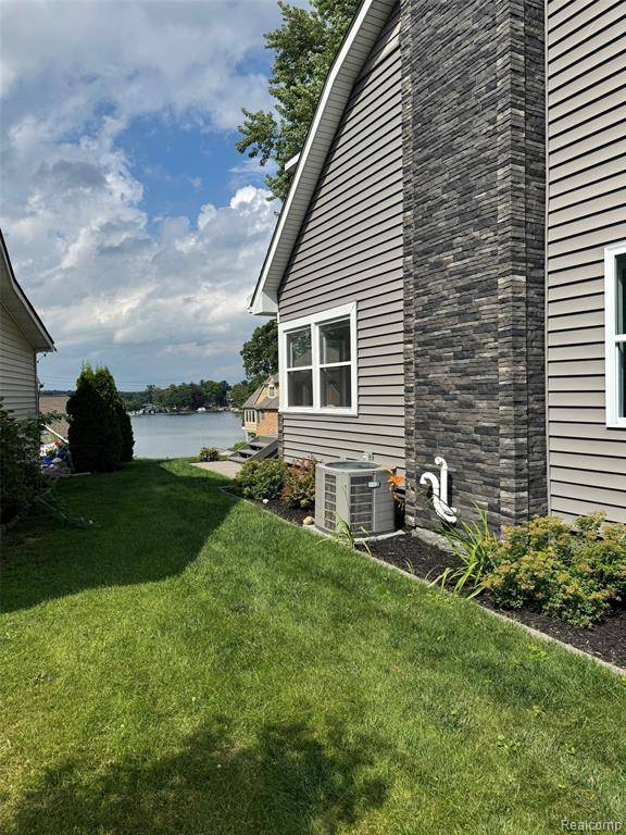 Lake Orion, MI 48362,677 King Circle
