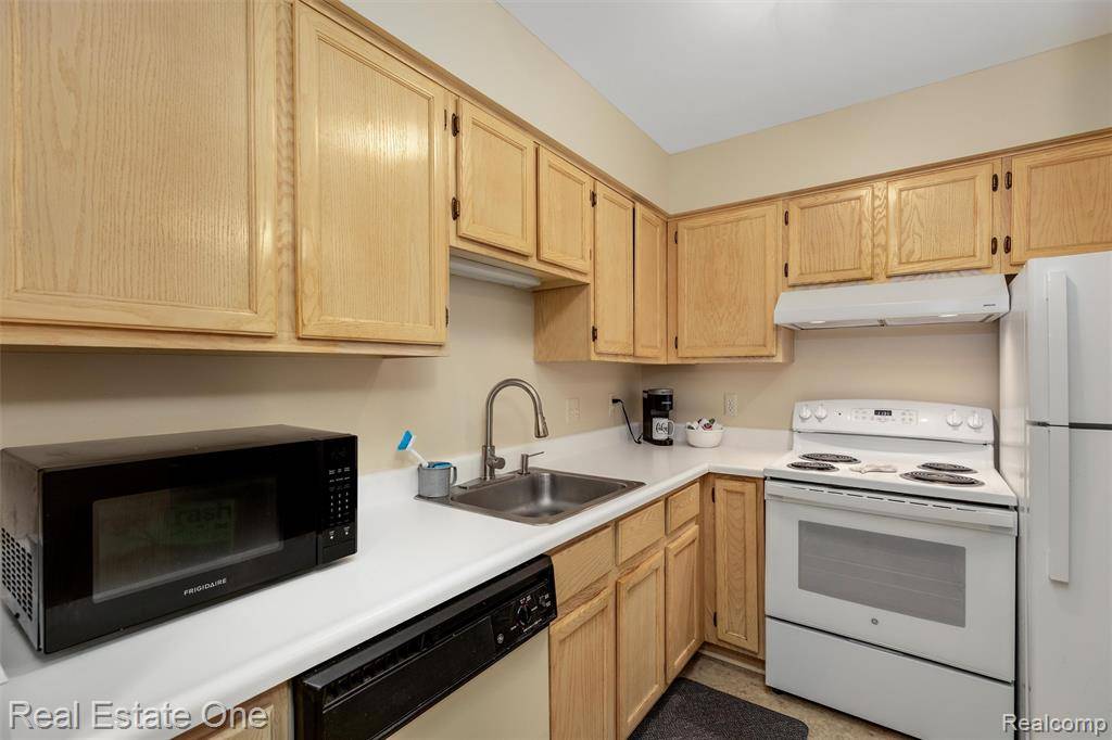 Novi, MI 48377,1127 S Lake Drive
