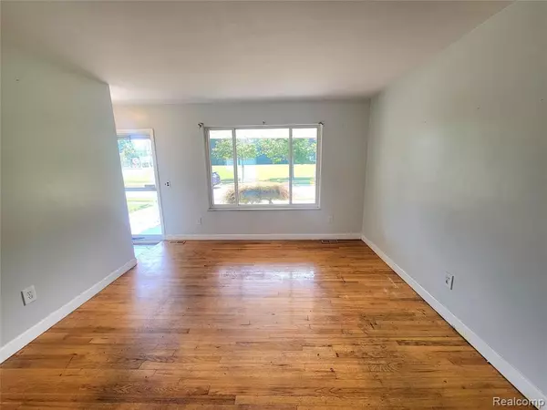 Center Line, MI 48015,8527 State Park Street
