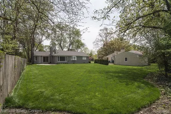 Birmingham, MI 48009,942 Donmar Court