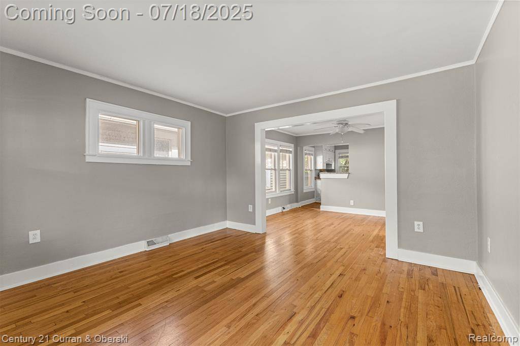Royal Oak, MI 48220,353 E Cambourne Street