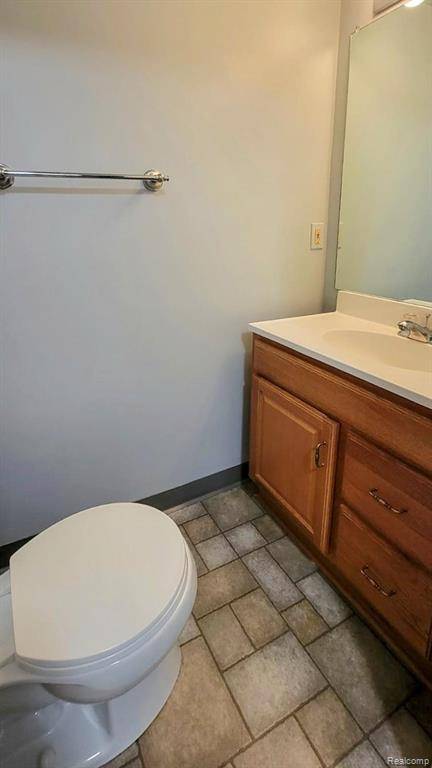 Farmington Hills, MI 48331,38928 Country Circle