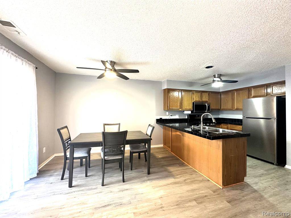 Waterford, MI 48329,5086 HARBOR OAK Drive