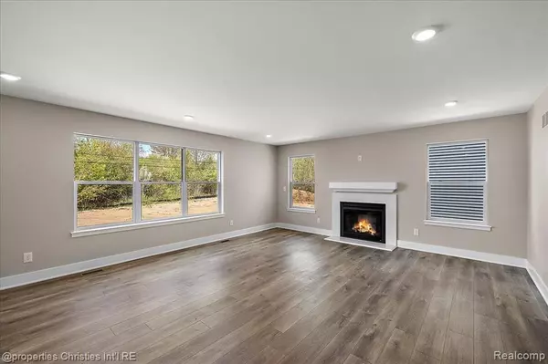 South Lyon, MI 48178,565 W Lake Street