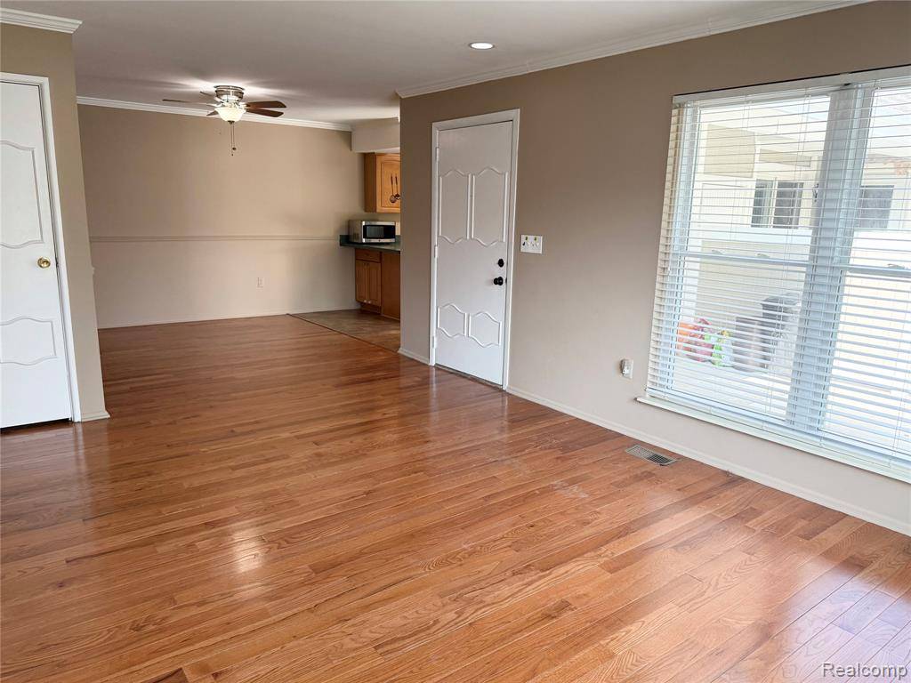 Novi, MI,39613 Village Wood Lane