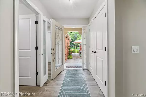 Bingham Farms, MI 48025,24030 Bingham Pointe Drive