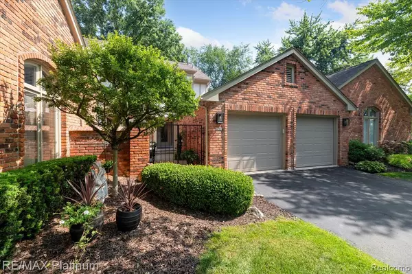 24030 Bingham Pointe Drive, Bingham Farms, MI 48025