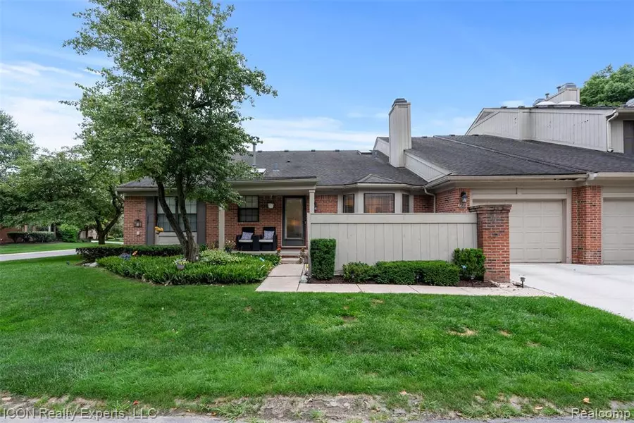 7208 Green Farm Road, West Bloomfield, MI