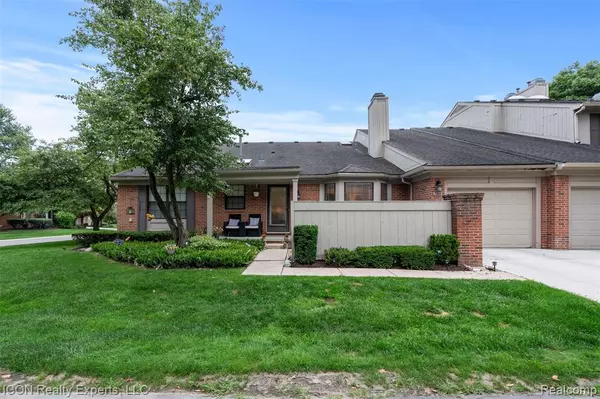 7208 Green Farm Road, West Bloomfield, MI
