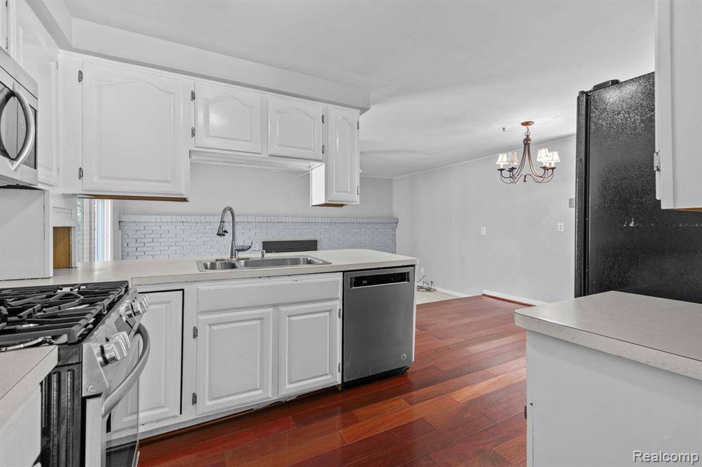 Romulus, MI 48174,38023 Castle Drive