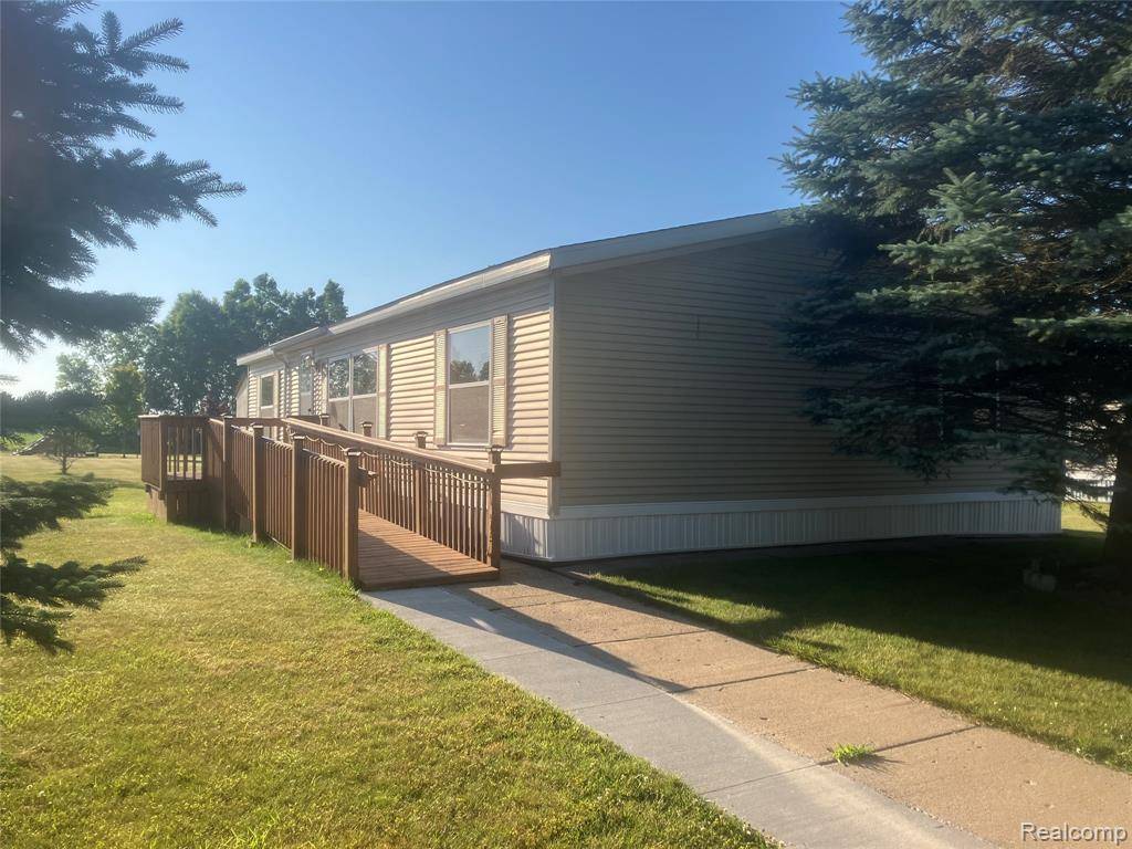 316 Hidden Ridge, Morrice, MI 48857
