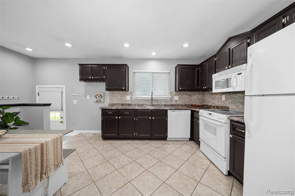 Royal Oak, MI 48067,414 Gardenia Avenue