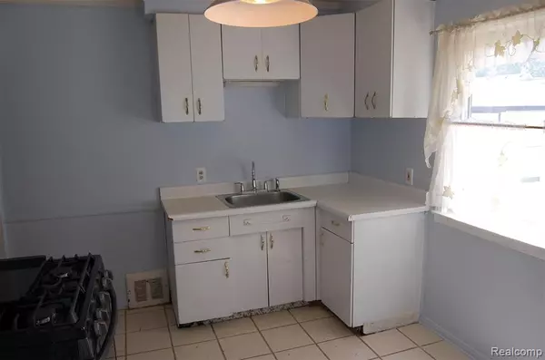 Southgate, MI 48195,13371 Walnut Street