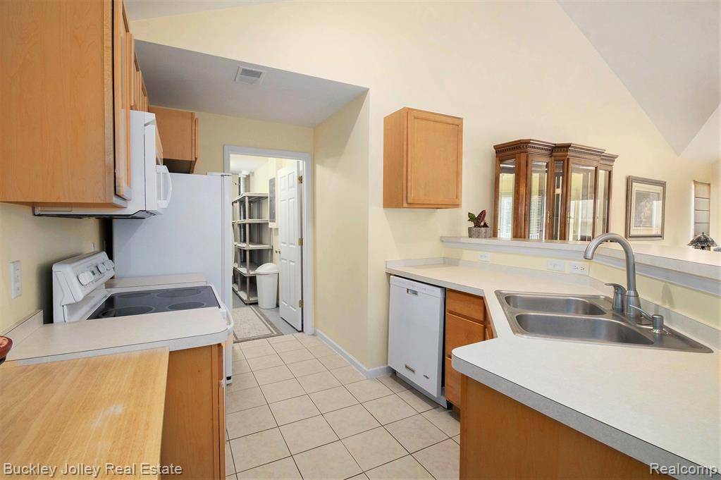 Howell, MI 48855,642 Olde English Circle