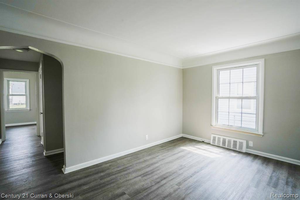 Dearborn Heights, MI 48125,26234 PENNIE Street