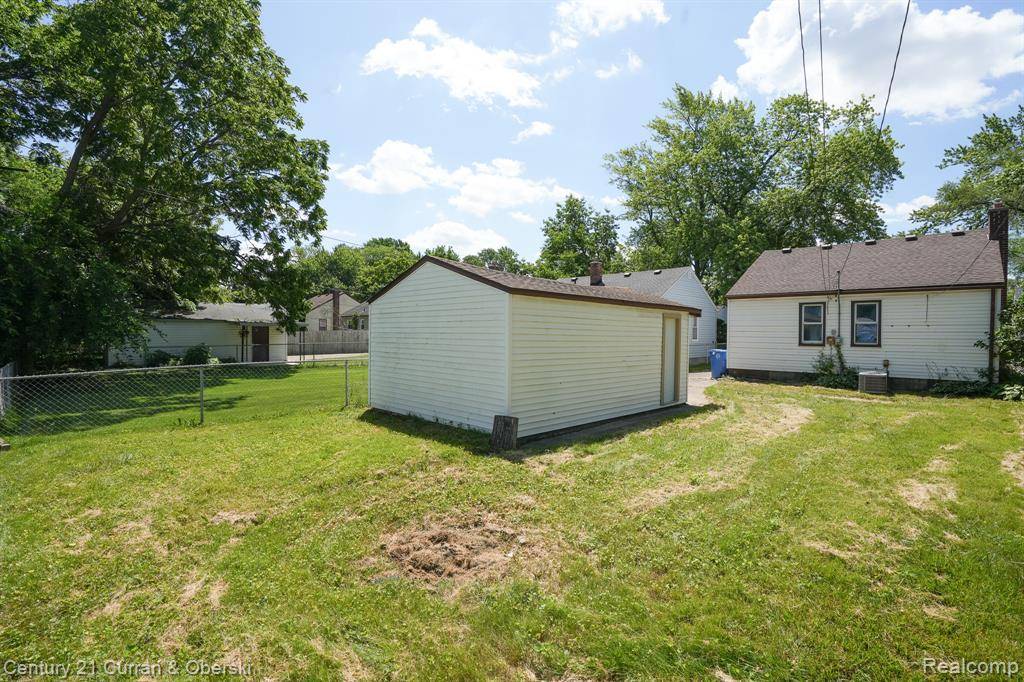 Dearborn Heights, MI 48125,26234 PENNIE Street