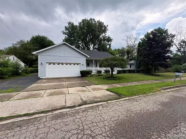 565 Highland Avenue, Commerce Twp, MI 48341