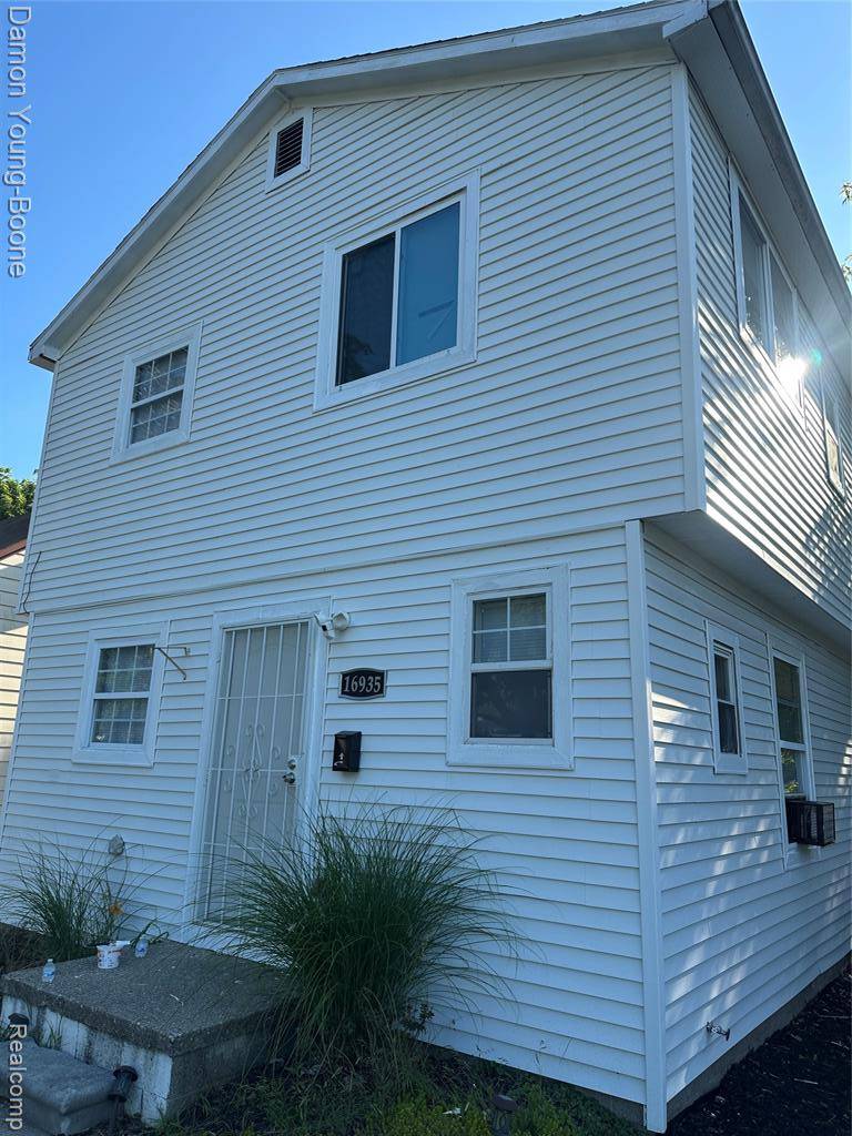 16935 Fenton Street, Detroit, MI 48219