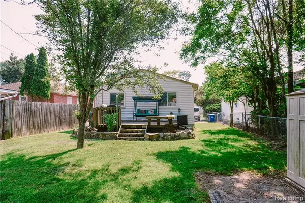 Redford, MI 48240,20379 Gaylord