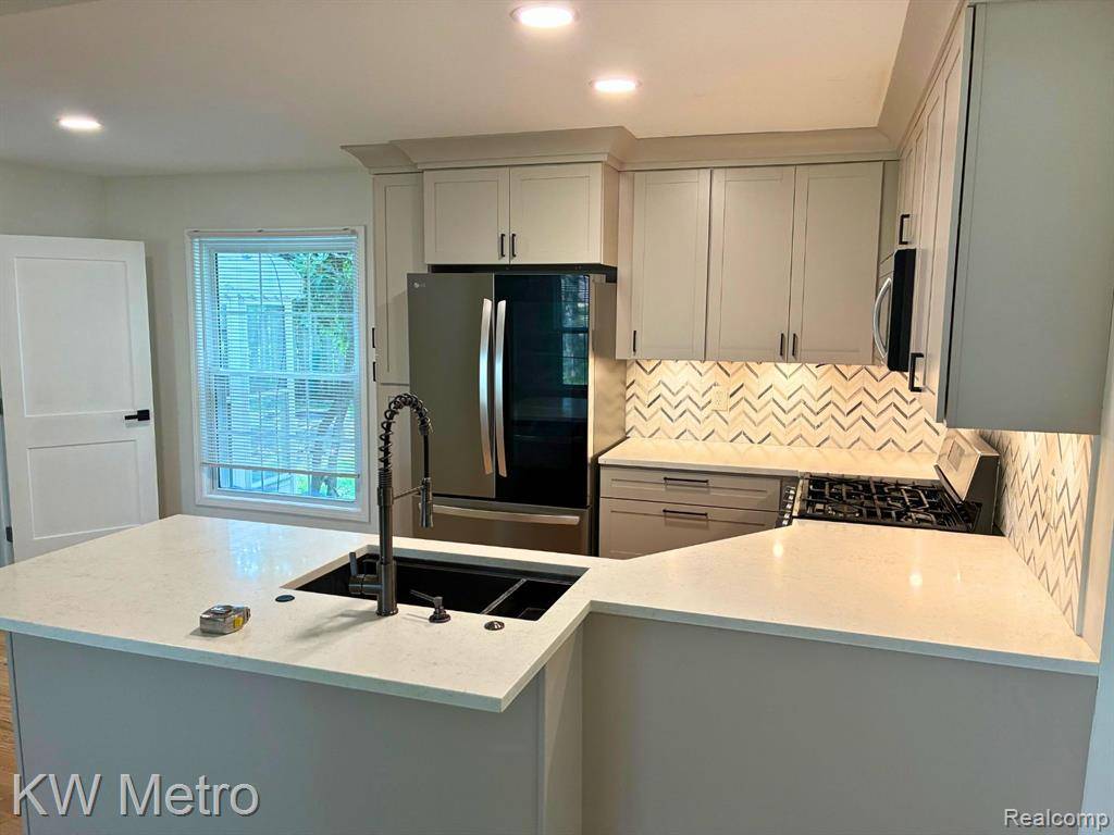 Waterford, MI 48329,3811 Maiden Street