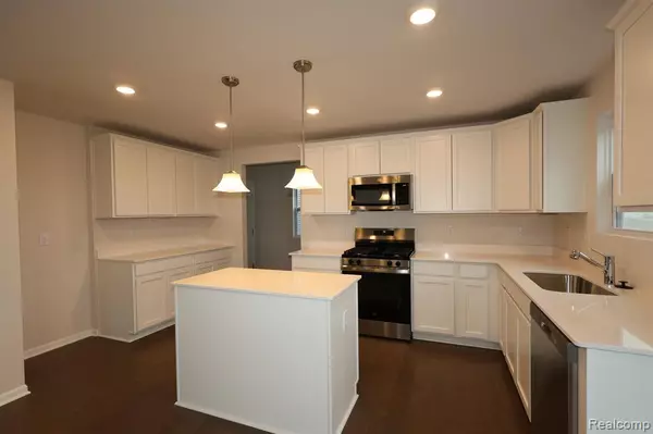 Chelsea, MI 48118,725 Knollwood Bend