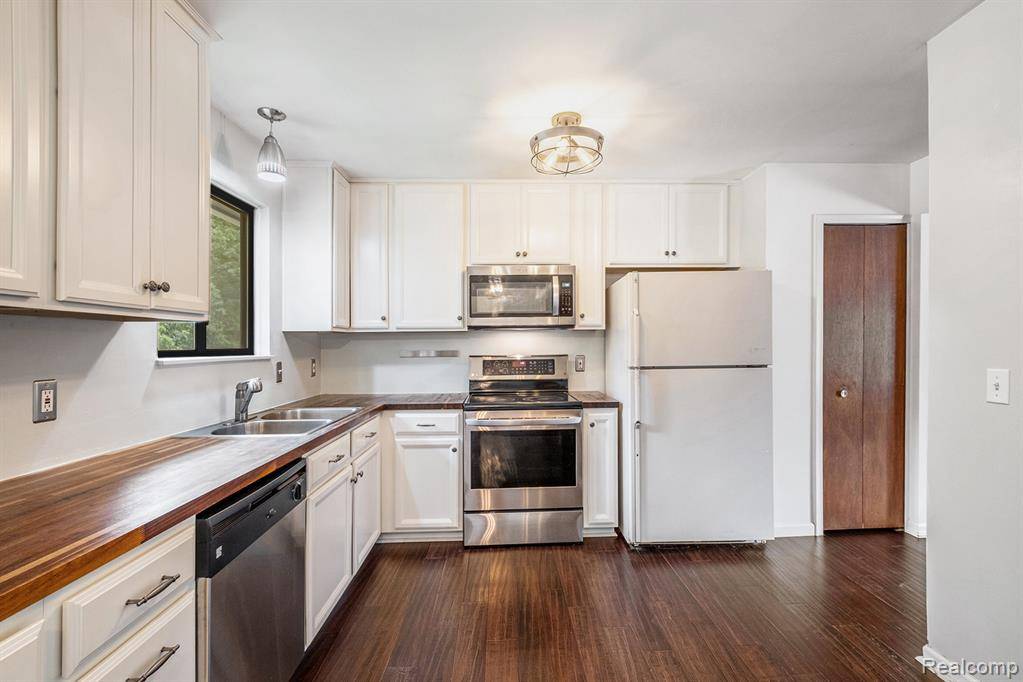 Fenton, MI 48430,1516 Ray Road