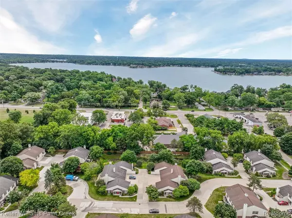 Waterford, MI 48327,7617 Woodview Drive