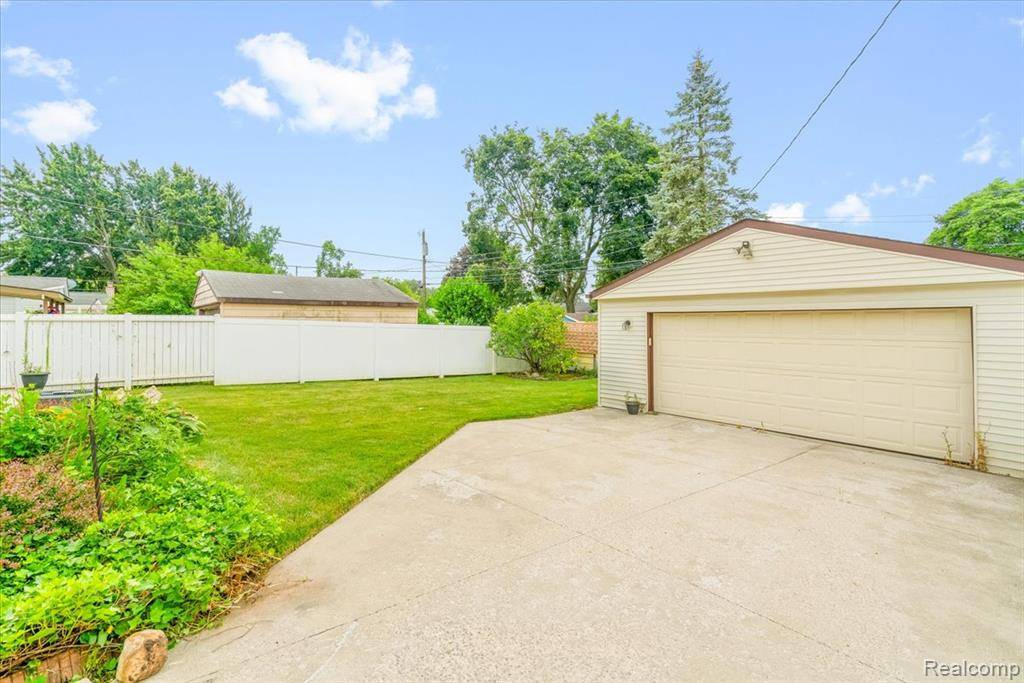 Romulus, MI 48174,9436 Essex Street