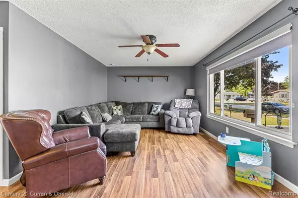 Romulus, MI 48174,15449 Collins Street