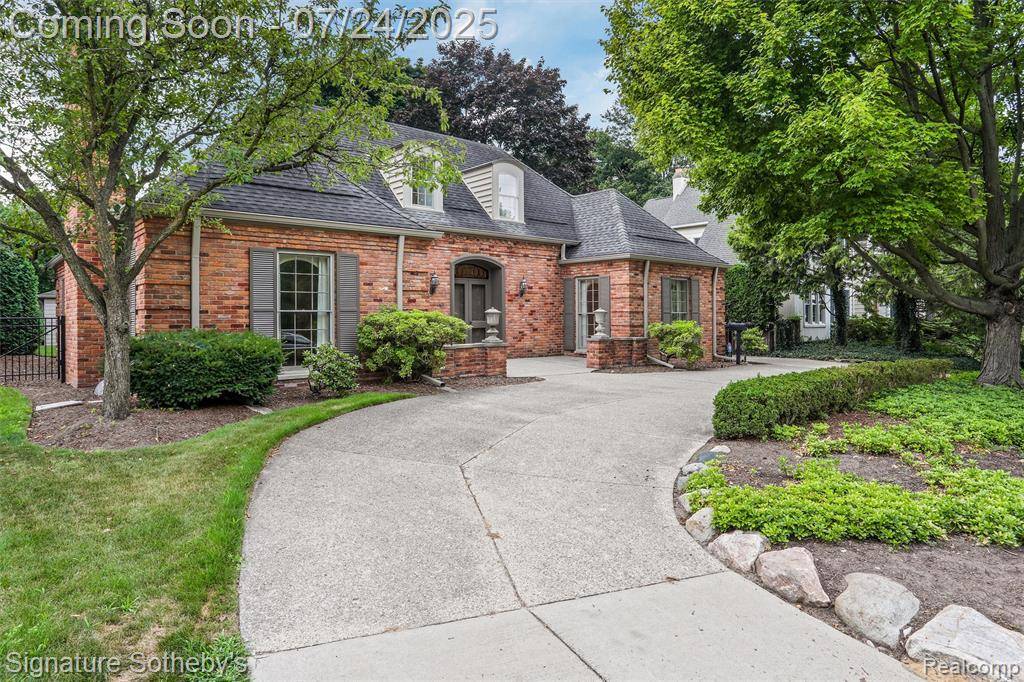 Grosse Pointe Farms, MI 48236,267 Hillcrest Avenue