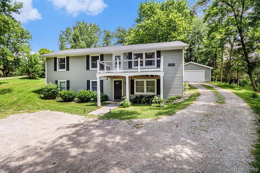 4445 Angels Pass, Pinckney, MI 48169