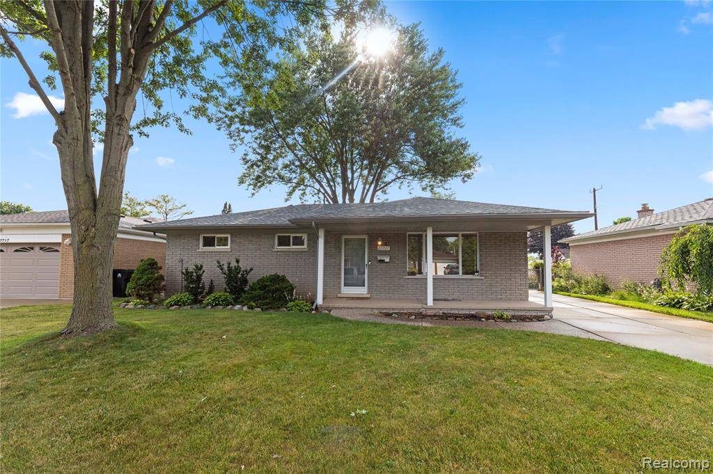 27737 Groveland Street, Roseville, MI 48066