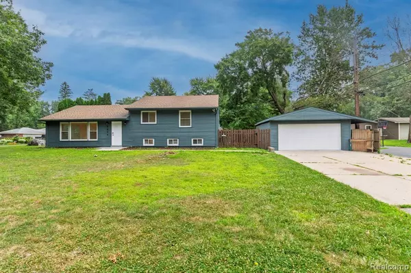 5835 Forestal Drive, Rochester, MI 48327