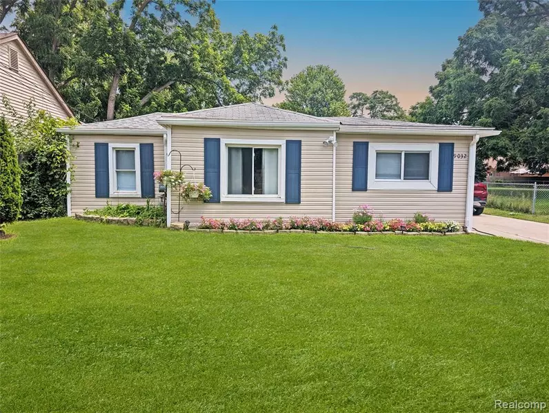 9032 Deering Street, Livonia, MI 48150