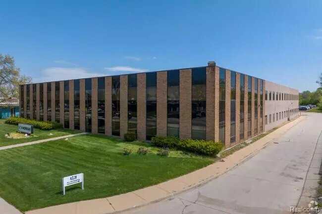 25200 Easy Street, Warren, MI 48089