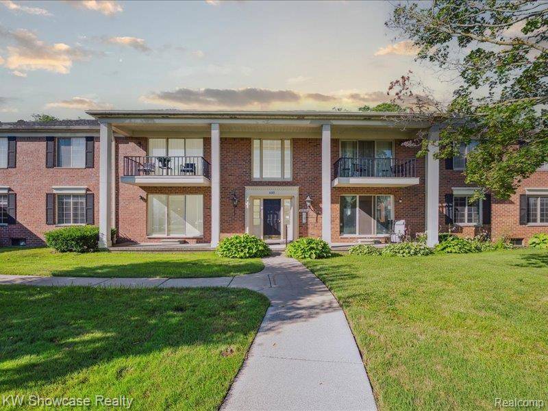 29606 Middlebelt, Farmington Hills, MI 48334