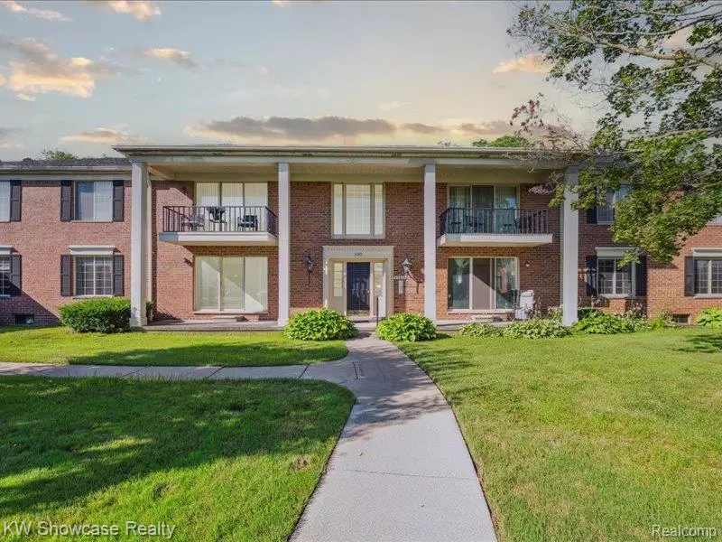 Farmington Hills, MI 48334,29606 Middlebelt