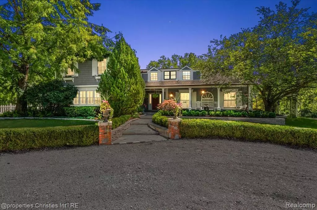 Bloomfield Hills, MI 48304,275 BARDEN Road