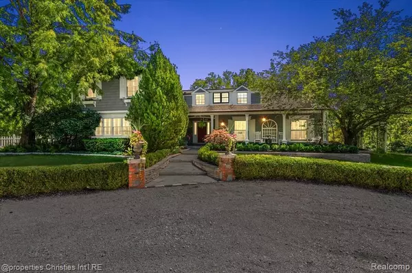 275 BARDEN Road, Bloomfield Hills, MI 48304