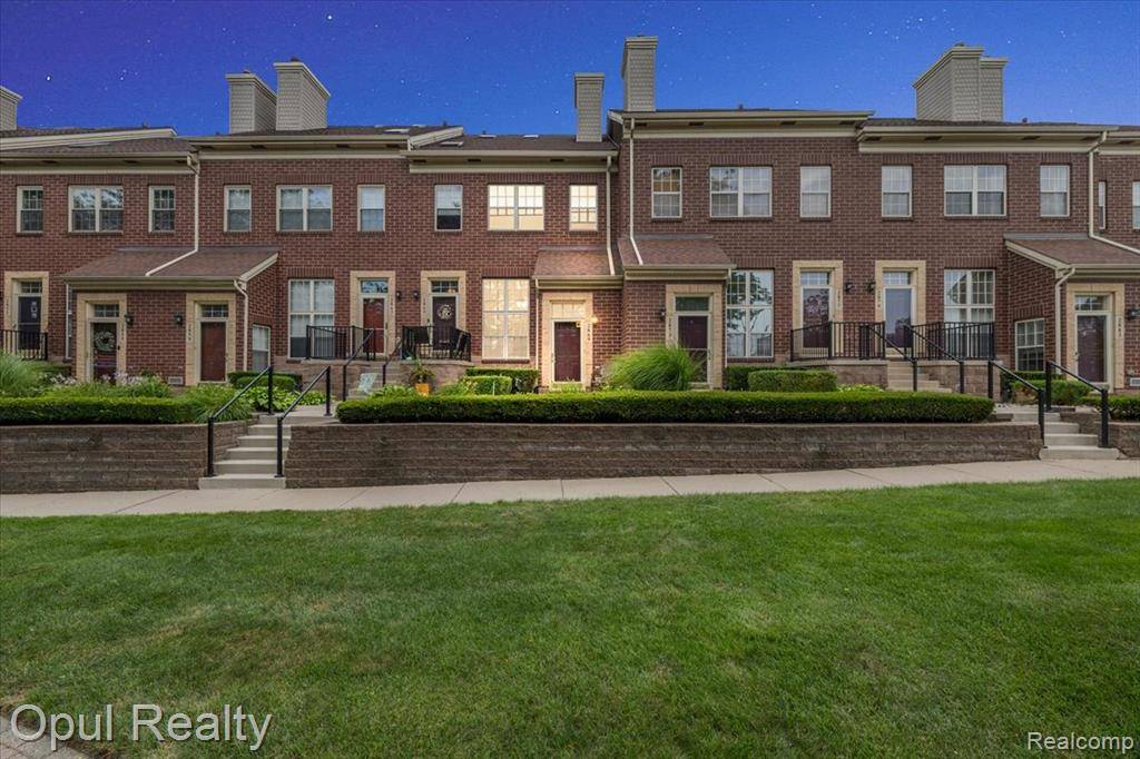 2869 Biddle Avenue, Southgate, MI 48192