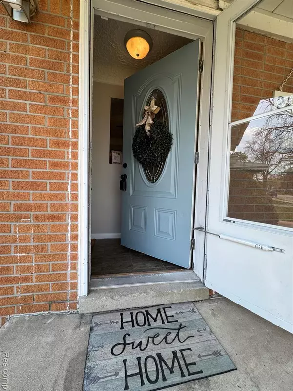 Eastpointe, MI 48021,24933 GROVE Avenue