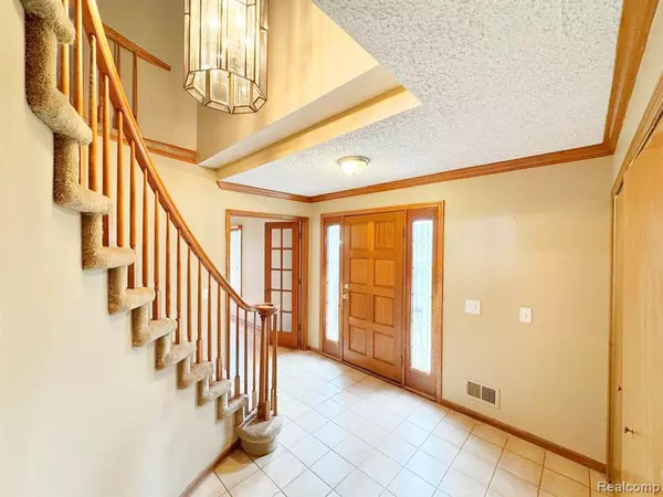 Farmington Hills, MI 48331,37486 Emerald Forest Drive