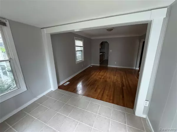 Hazel Park, MI 48030,1005 E EVELYN Avenue