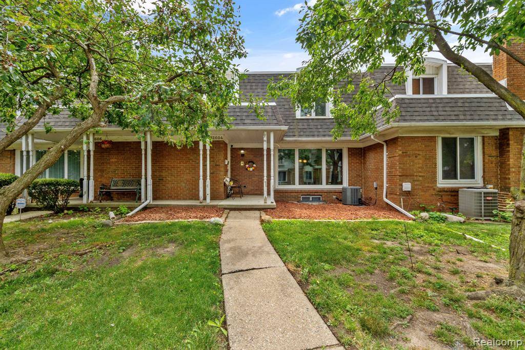 32604 Barclay Square, Warren, MI 48093