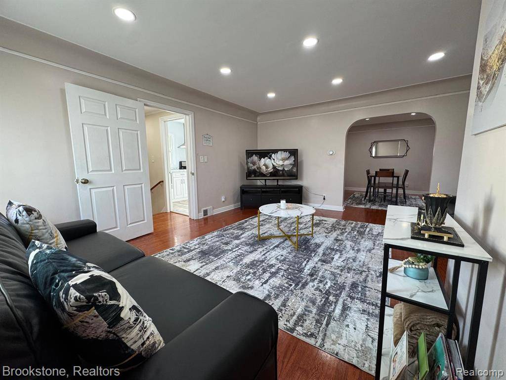 7261 Reuter Street, Dearborn, MI 48126