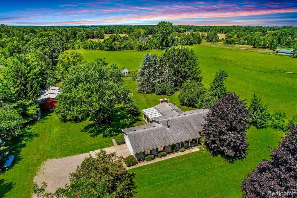 595 N Cedar Road, Fowlerville, MI 48836