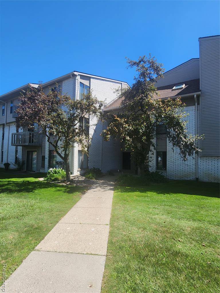 32013 W 12 Mile Road, Farmington Hills, MI 48334